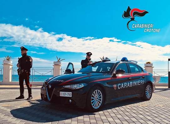 MINACCE E VIOLENZE CONTRO LA MADRE: 57ENNE ARRESTATO DAI CARABINIERI A BELVEDERE SPINELLO