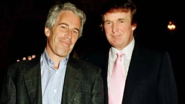 Documenti su Epstein, Trump interviene: “Mi assolvono”, riparte la bufera mediatica