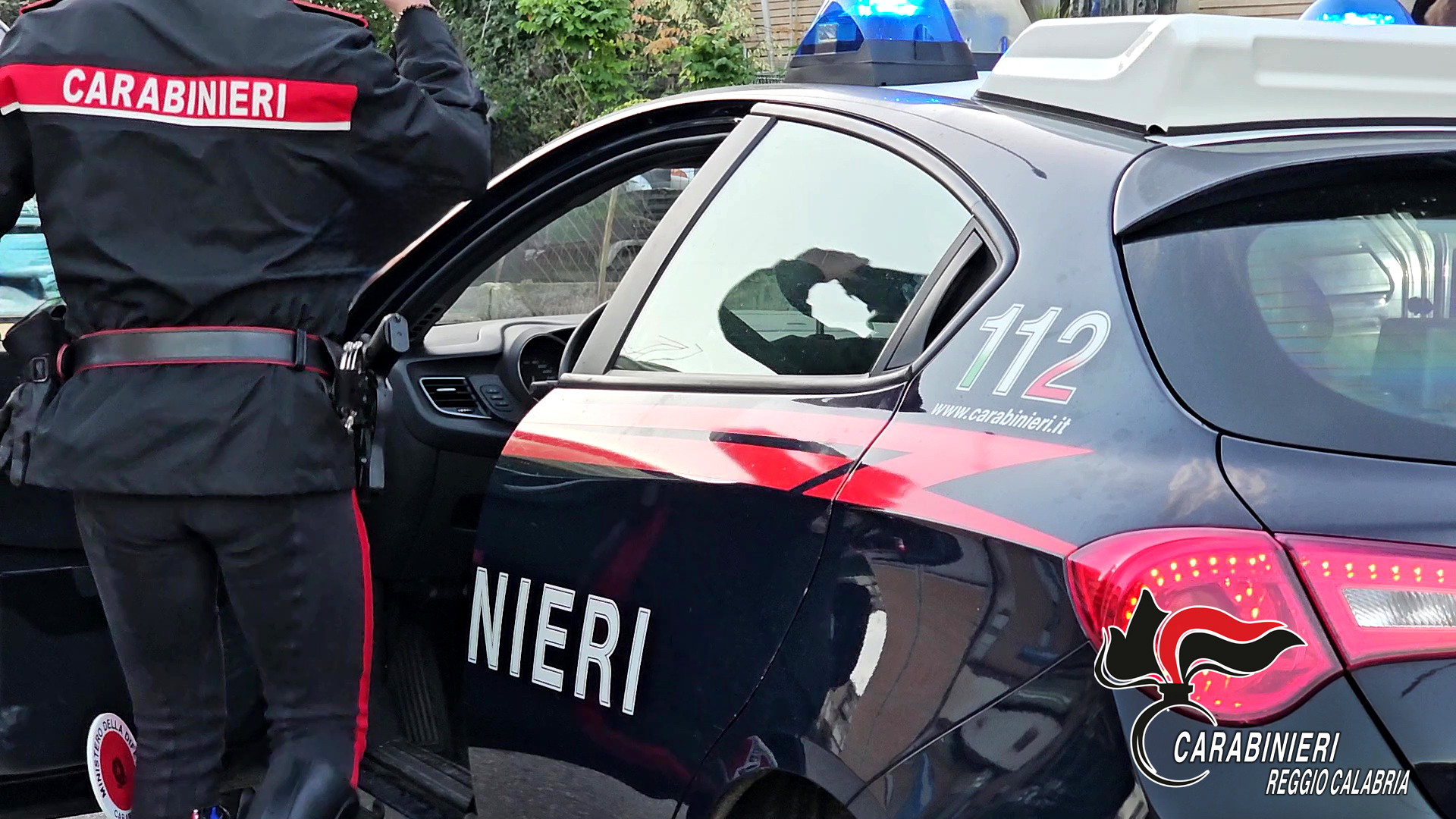 Evade dai domiciliari e tenta la fuga: arrestato dai Carabinieri dopo inseguimento a Mosorrofa