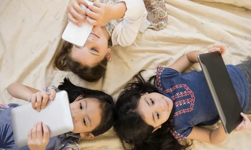 Minori e digitale: “è una determinante di salute”, l’allarme sull’uso precoce e disfunzionale