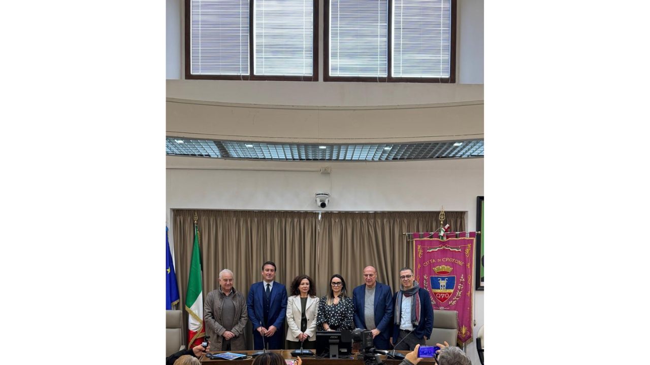 Crotone punta sul mare: 42 navi e oltre 30 mila crocieristi, il 2026 segna il boom del turismo