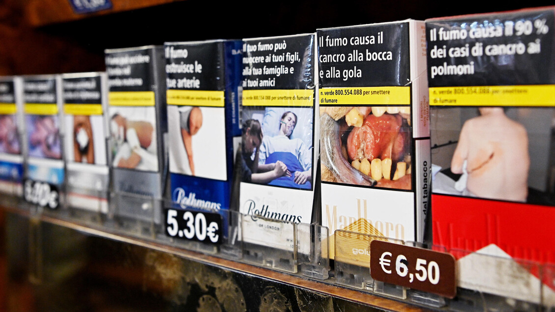 Sigarette, seconda ondata di rincari: aumenti anche per Camel, dopo il giro di vite di gennaio