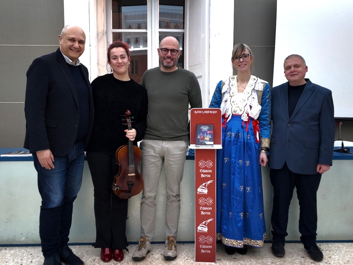 Dal Pollino a Tirana: “Il Ghiegghio e il lupo” incanta Cosenza e porta l’Arbëreshë nel mondo