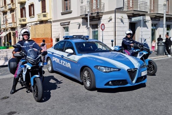 Crotone: Furto con strappo in pieno centro: ladro bloccato e arrestato in poche ore
