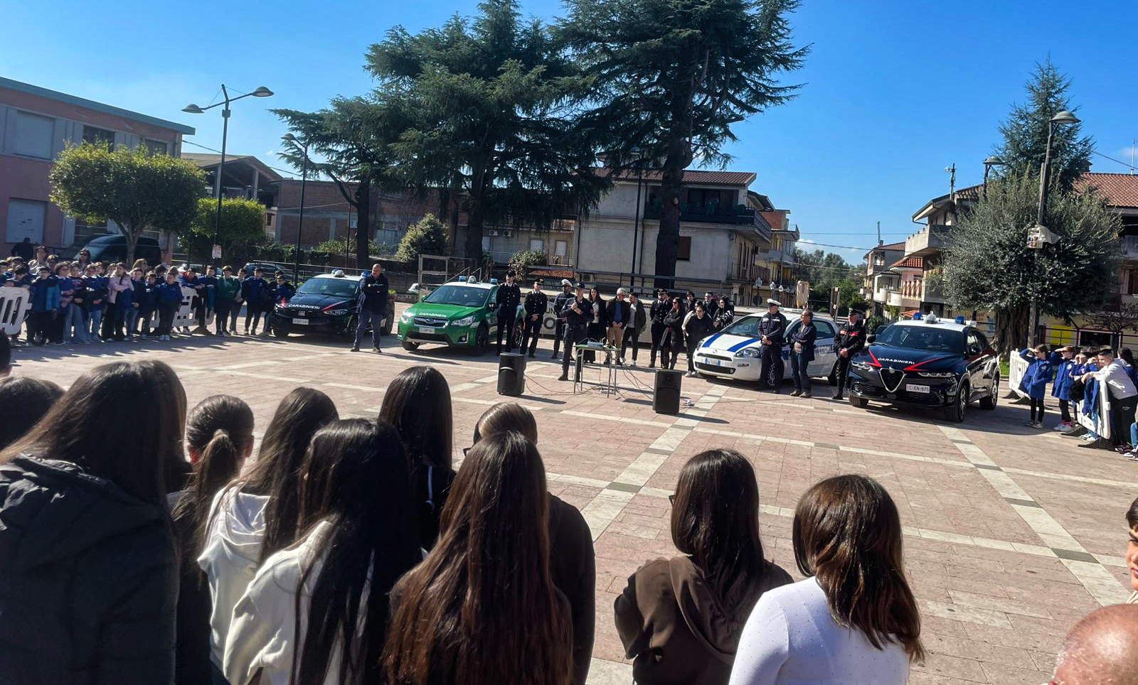 Melicucco, la piazza diventa aula: Carabinieri e studenti insieme nel segno della legalità