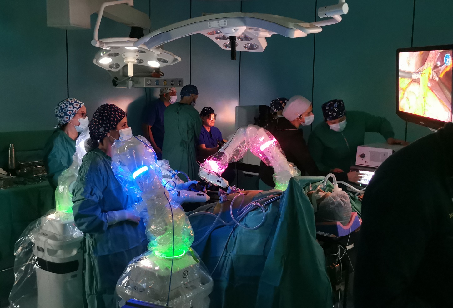 Chirurgia robotica a Lamezia: l’ASP di Catanzaro inaugura l’era “Versius”