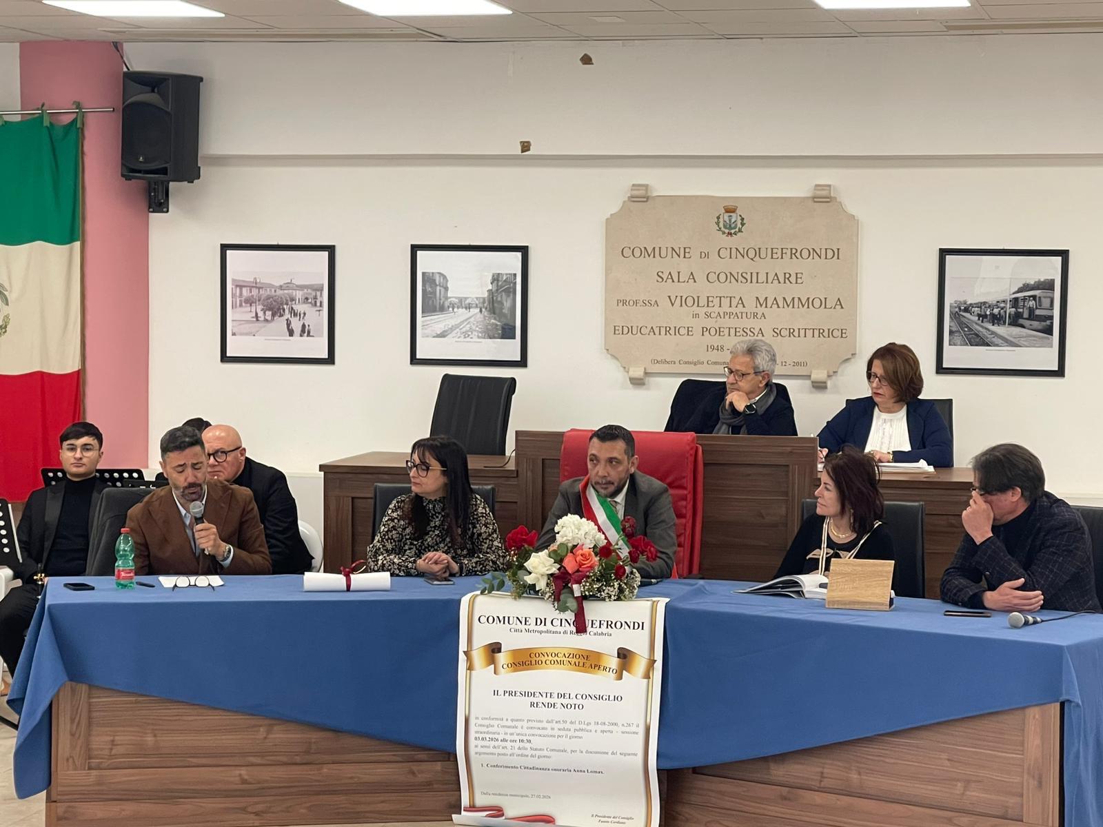 Cinquefrondi abbraccia Anna Lomax: cittadinanza onoraria nel segno della memoria e della cultura