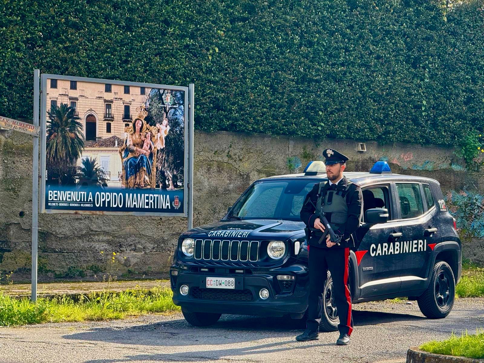 “Sorpresi mentre scaricano calcinacci nel torrente: intervento dei Carabinieri a Oppido Mamertina”