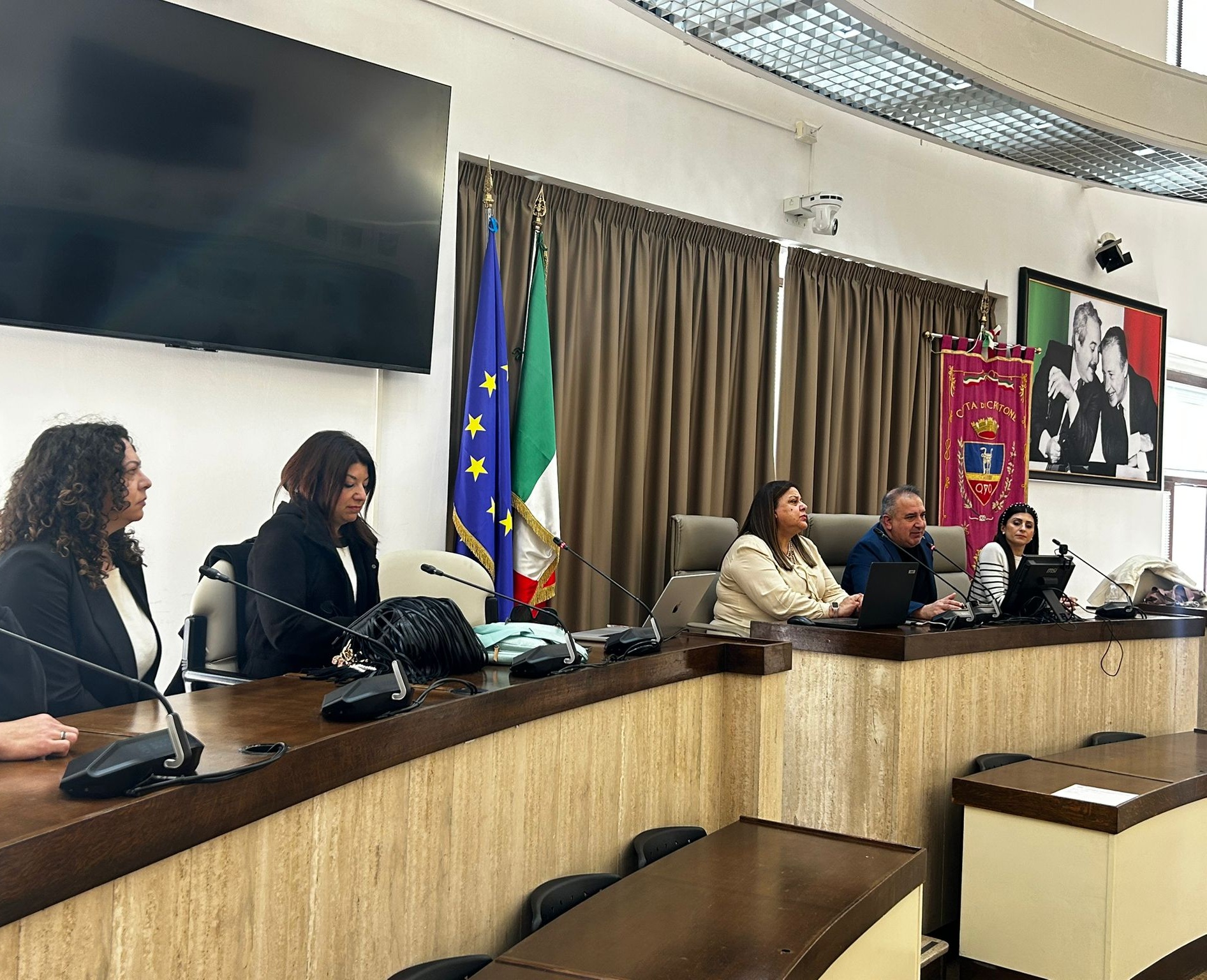 “L’Arte della Buona Educazione”: a Crotone gli studenti trasformano la creatività in una campagna civica per il rispetto degli spazi pubblici