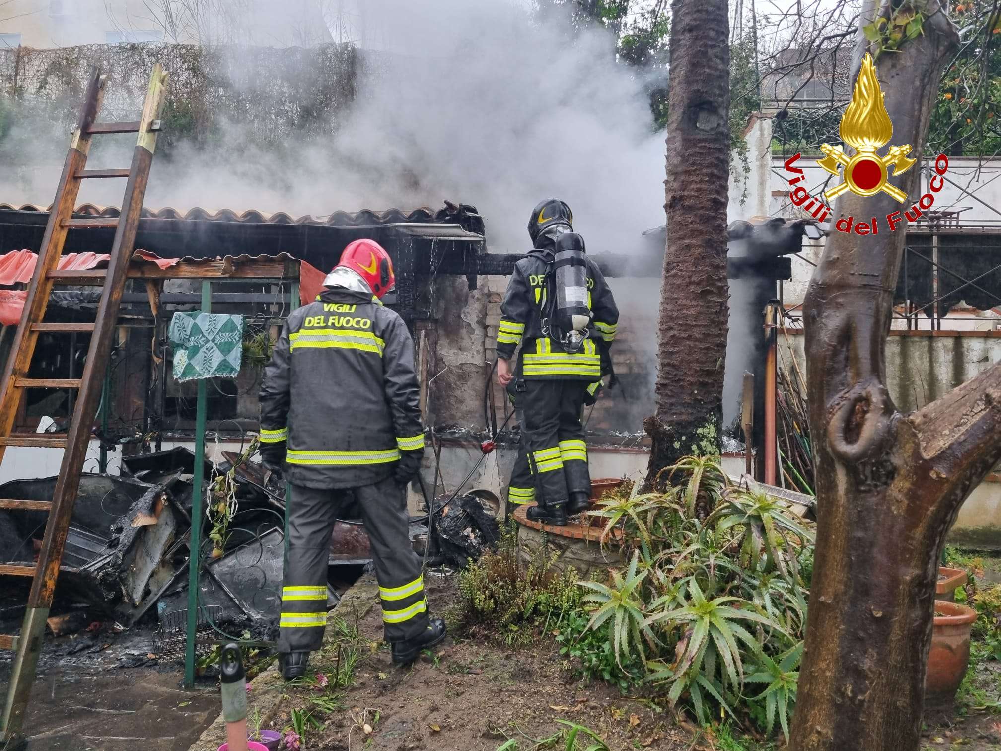 Incendio in abitazione a Vibo Valentia: due persone salvate dai Vigili del Fuoco