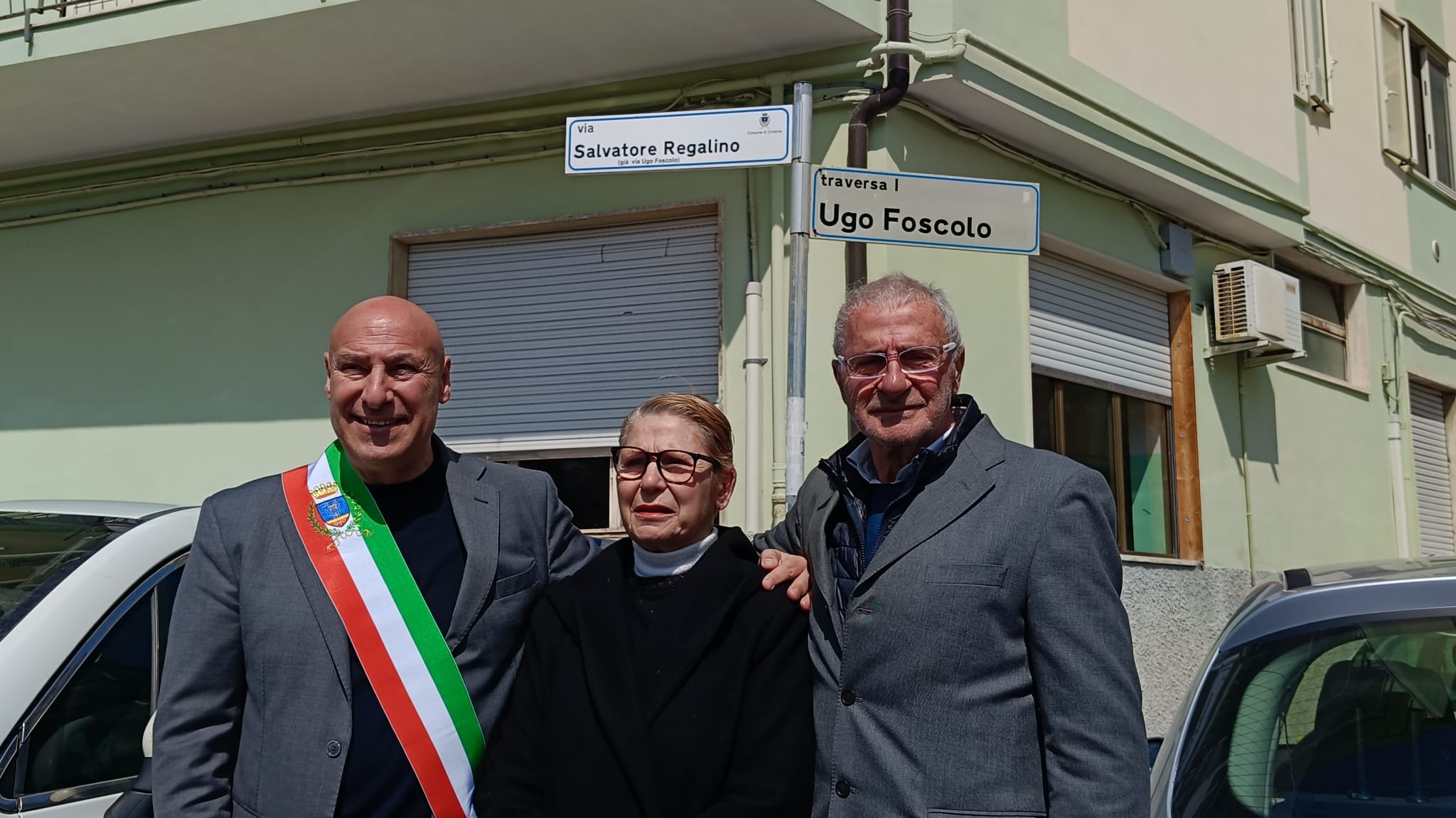 Crotone rende omaggio a Salvatore Regalino: una via per custodire la memoria di un maestro di comunità