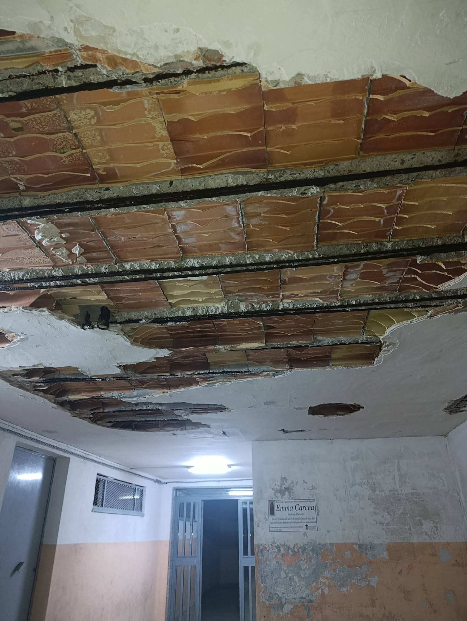 Crotone, tra colori e crepe: ai 300 alloggi esplode l’emergenza abitativa