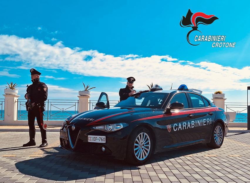 Pasquetta di follia a Cirò: fugge all’alt tra ciclisti e famiglie, arrestato dai Carabinieri