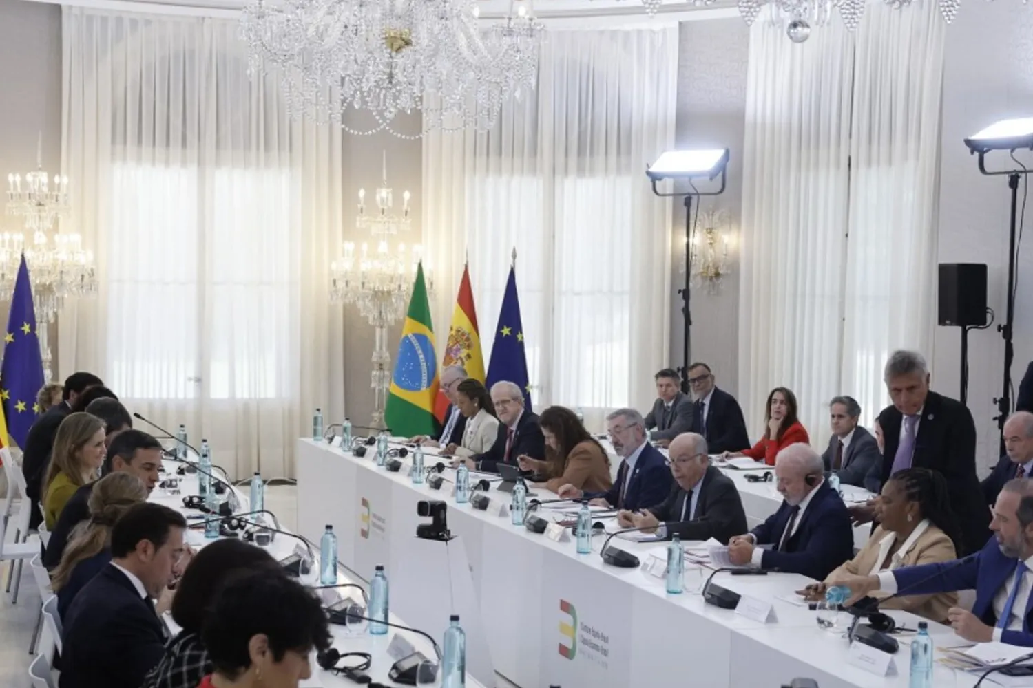 Democrazia al bivio: il mondo progressista avverte il rischio di derive autoritarie