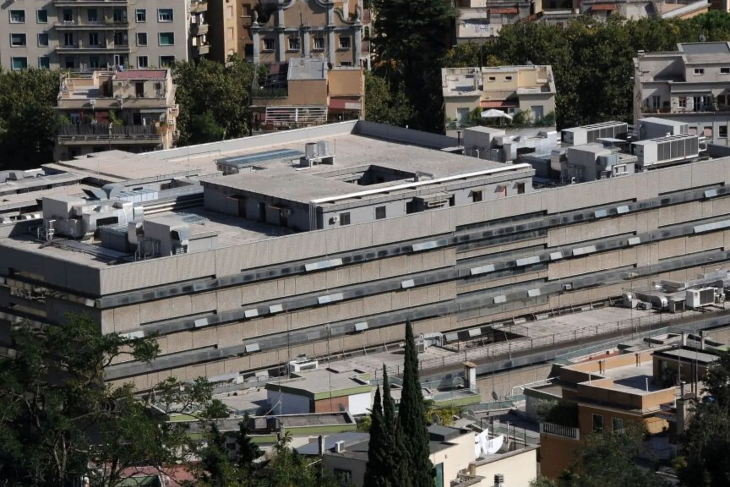 Dossieraggi e spie: la ‘Squadra Fiore’ sotto indagine, intrecci inquietanti tra hacker, politica e intelligence