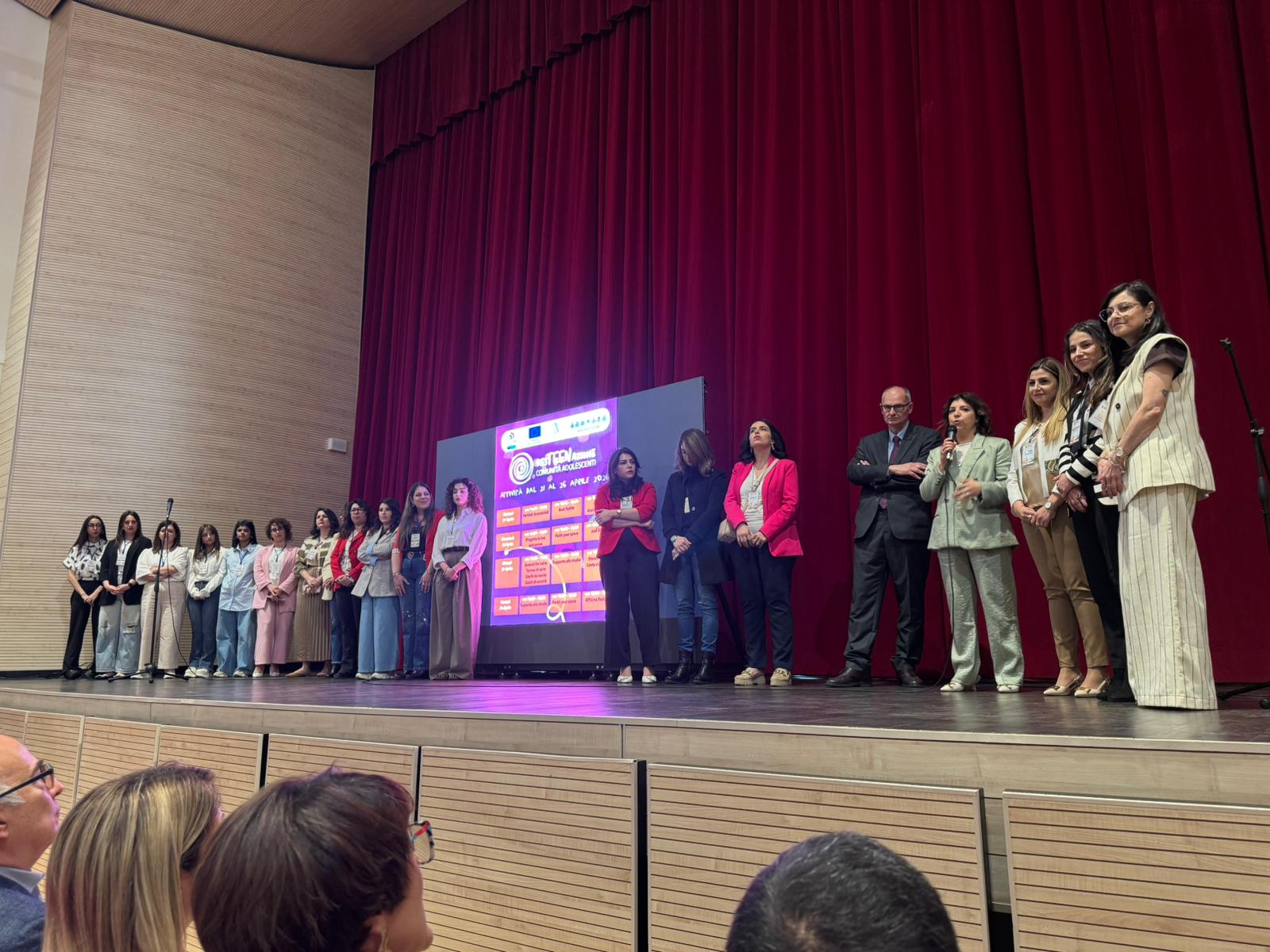 “DesTeenAzione”: a Crotone nasce lo spazio dei giovani tra creatività, inclusione e futuro