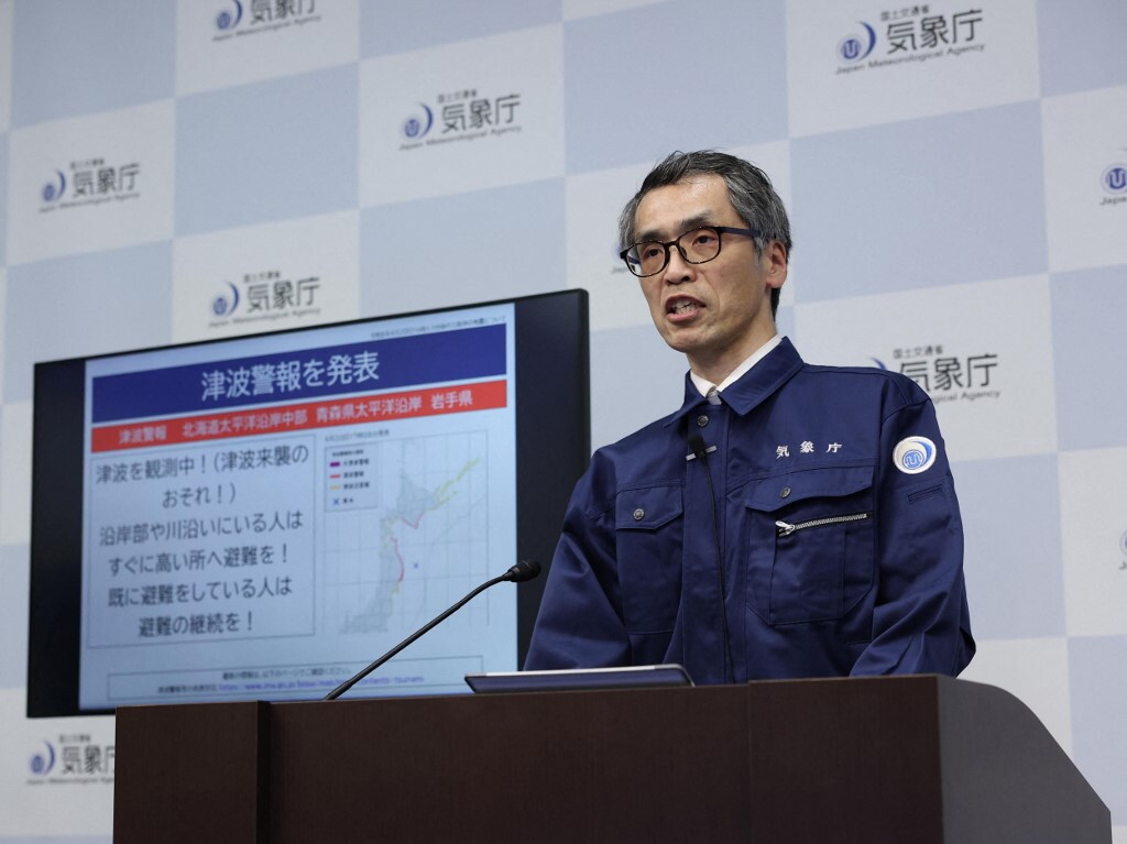 Giappone trema: forte scossa a Hokkaido, allerta tsunami e migliaia in fuga