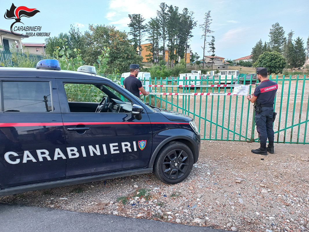 Petronà, svolta nell’inchiesta ambientale: sei indagati per discarica abusiva e rifiuti illeciti