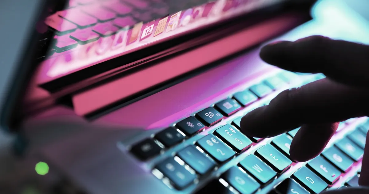 “Cyberbullismo: l’Europa verso il riconoscimento come reato e nuove regole contro gli abusi online”
