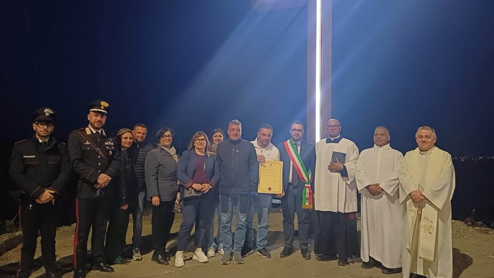 “Petilia Policastro celebra il cuore della comunità: encomio civico ai donatori del Crocifisso di Arringa”