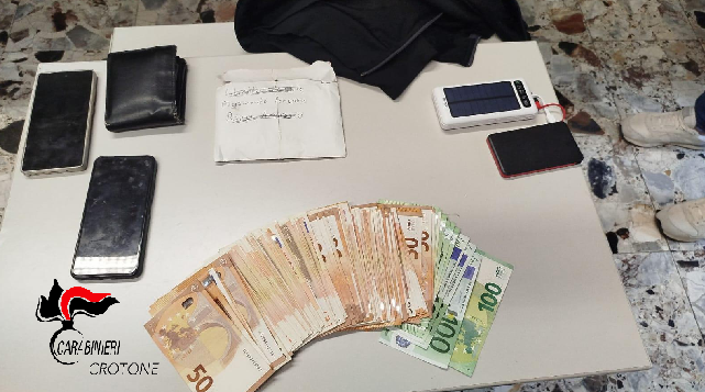 Truffa sventata in pochi minuti: blitz dei Carabinieri salva anziano e recupera 6.400 euro