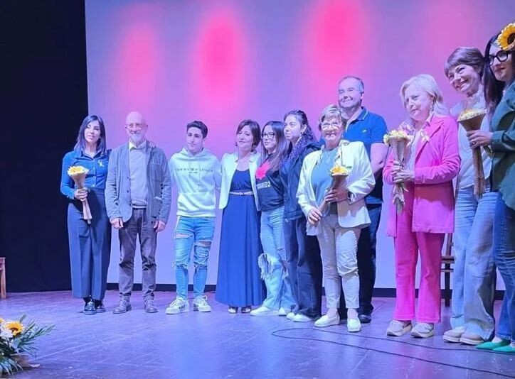 “La lettura diventa voce di speranza”: al Teatro del Grillo di Soverato gli studenti trasformano le parole in solidarietà
