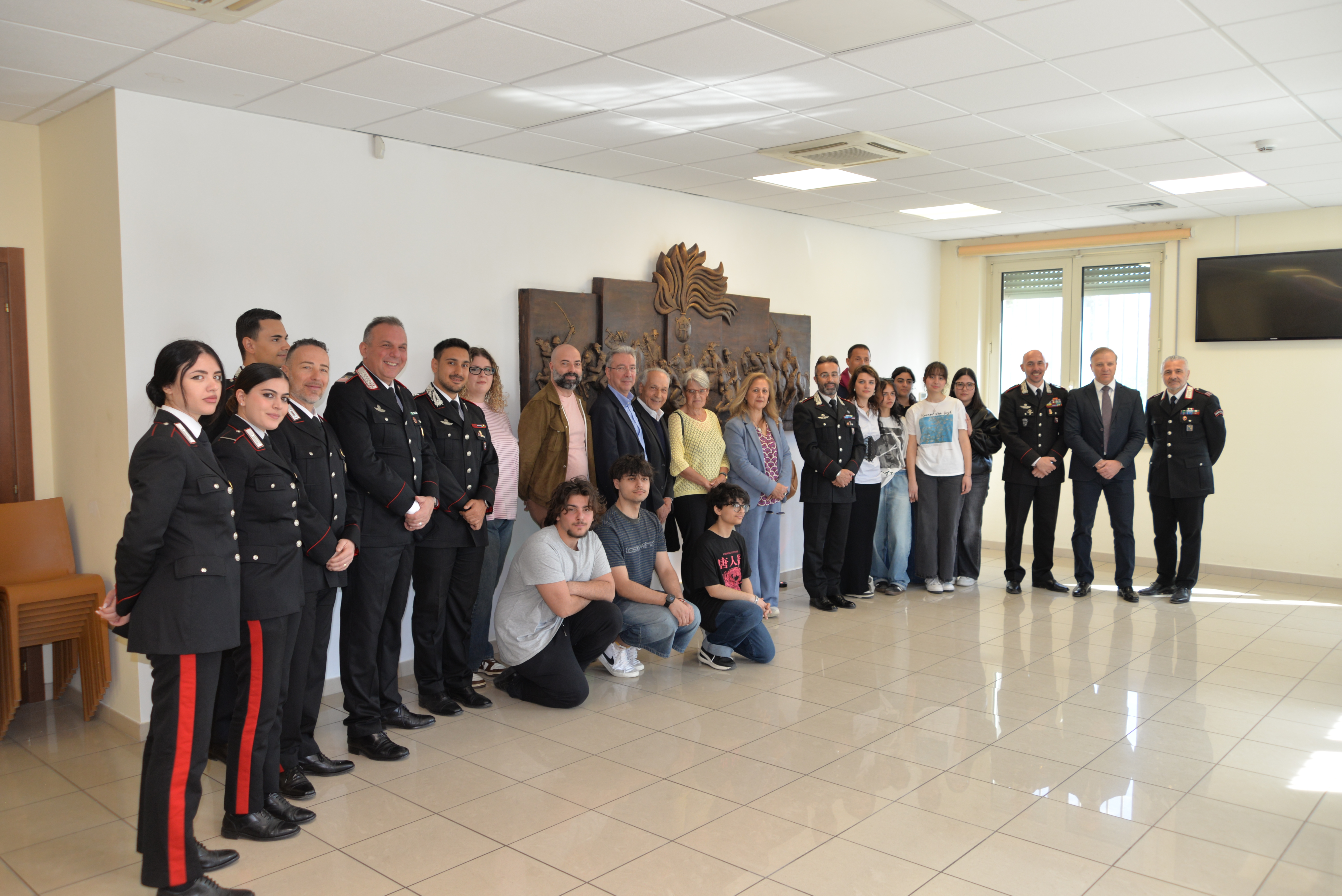 Arte, memoria e coraggio: il Liceo Artistico di Siderno omaggia i Carabinieri con una monumentale opera sulla Battaglia di Culquaber
