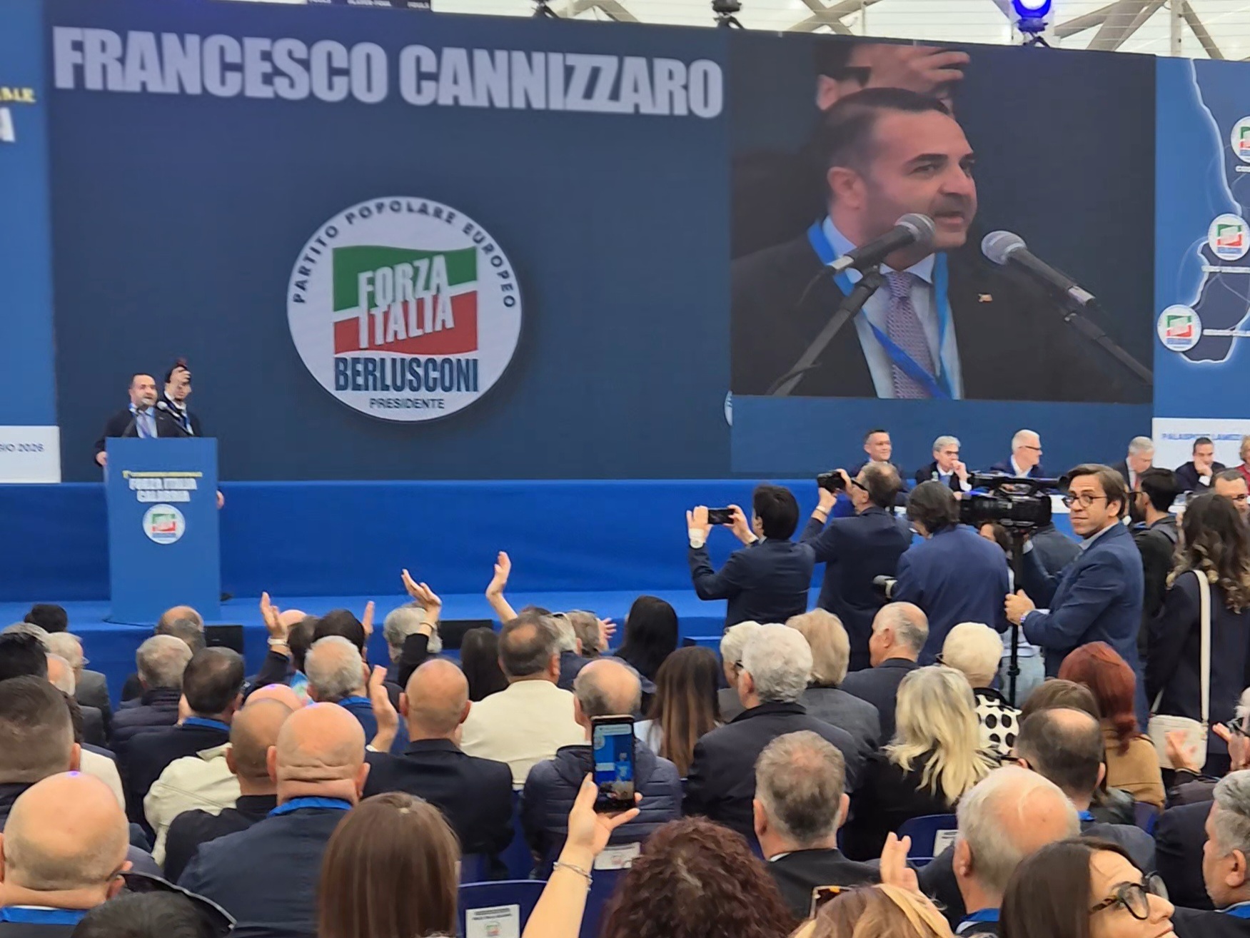 Forza Italia riparte dalla Calabria: Cannizzaro confermato leader regionale tra consenso e visione politica