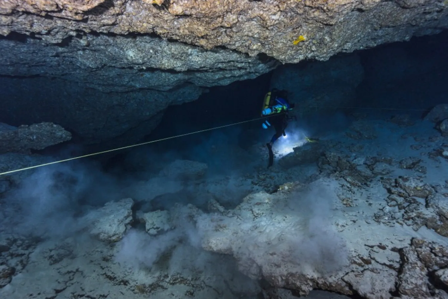 Tragedia nelle profondità delle Maldive: al via la missione estrema per recuperare i corpi dei sub italiani