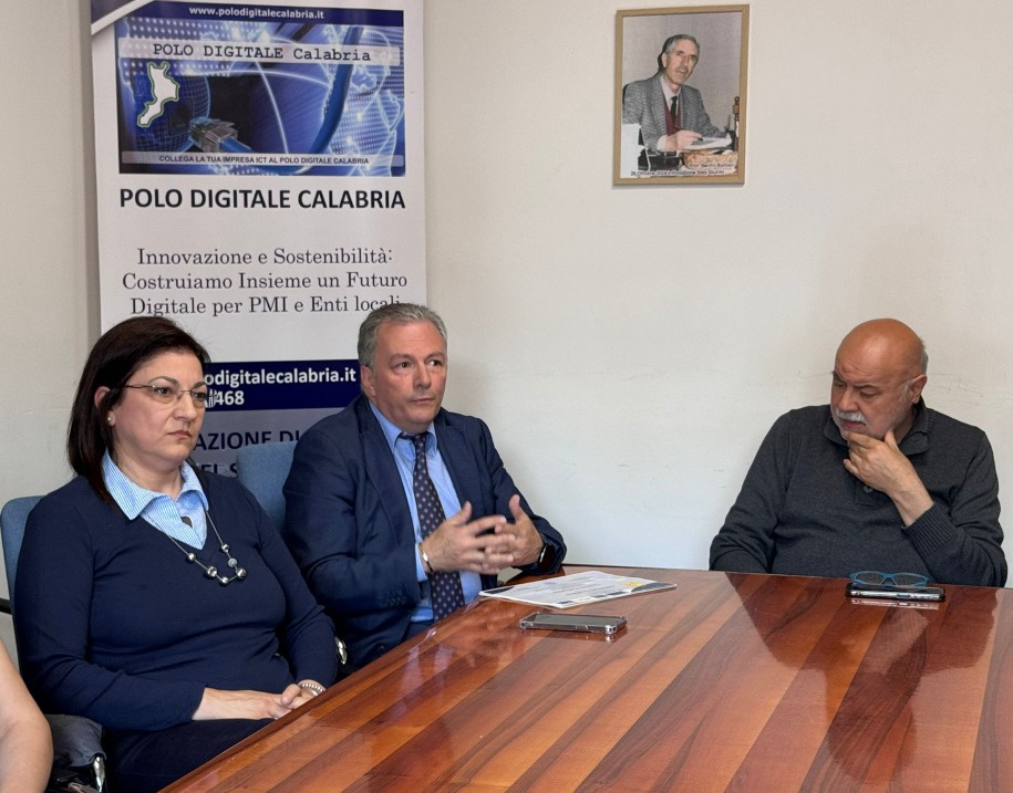Roggiano Gravina guida la rivoluzione digitale: il “Modello Calabria” diventa realtà