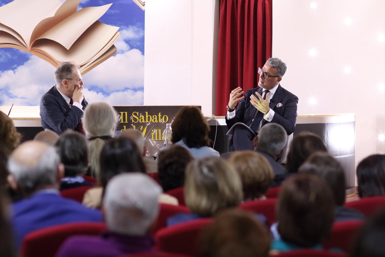 Maurizio Ferraris incanta Lamezia: il pensiero umano sfida l’Intelligenza Artificiale al “Sabato del Villaggio”