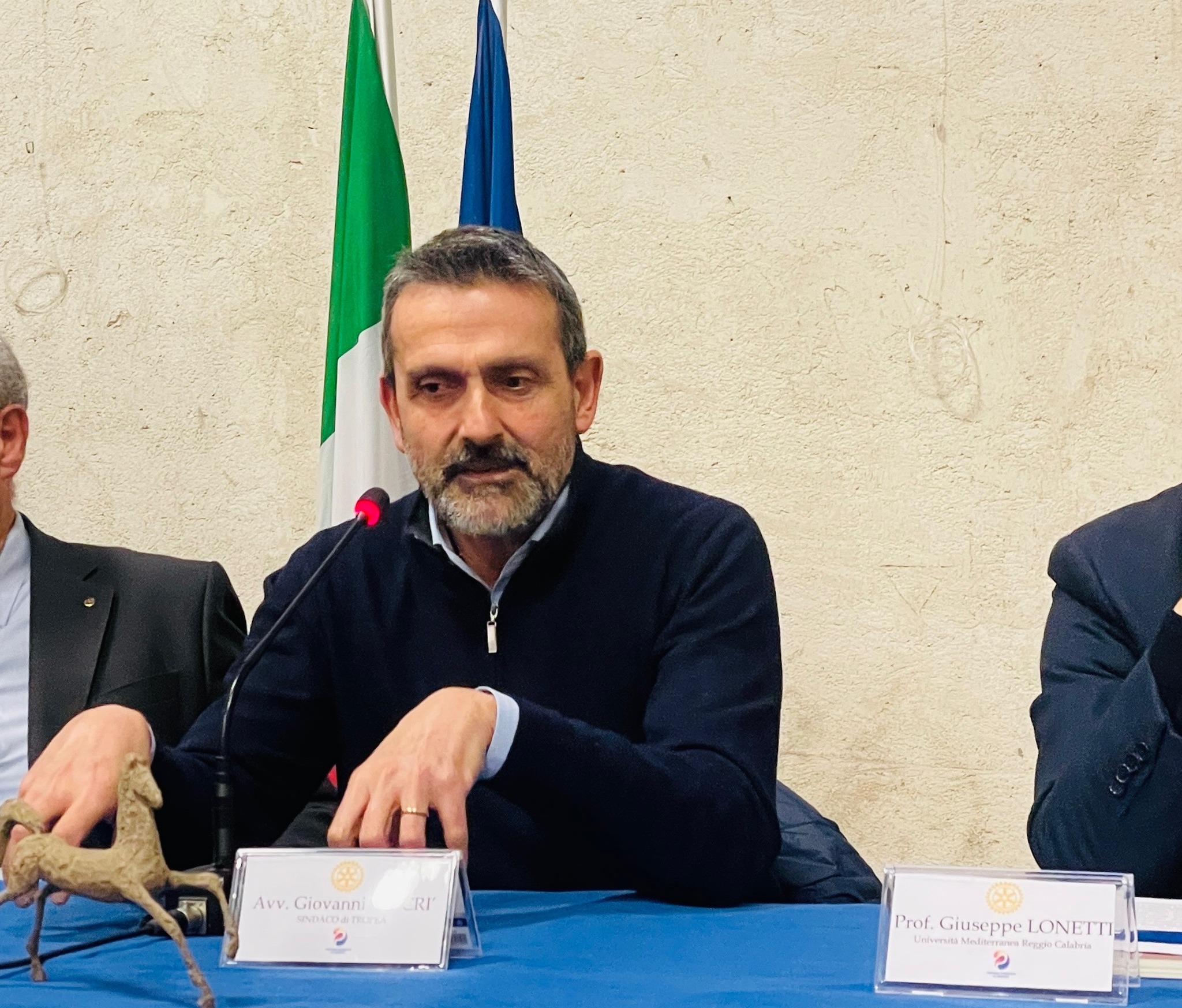 Tropea Avanti Senza Soste: Il Sindaco Macrì Rassicura la Cittadinanza e Annuncia Ricorso Contro l'Incandidabilità