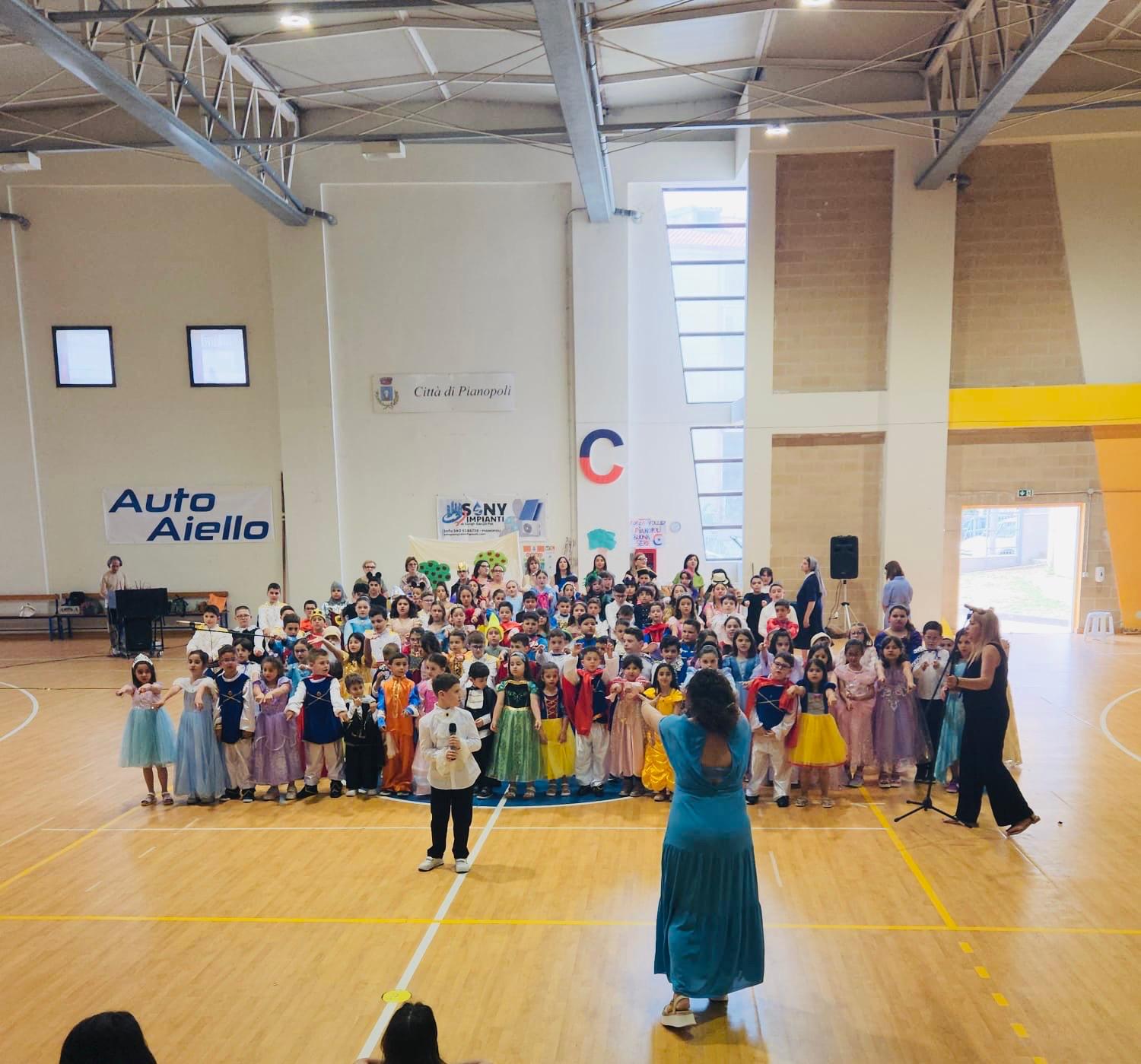 La Magia dell’Inclusione va in Scena: 120 Bambini di Pianopoli Incantano con lo Spettacolo che Salva le Fiabe