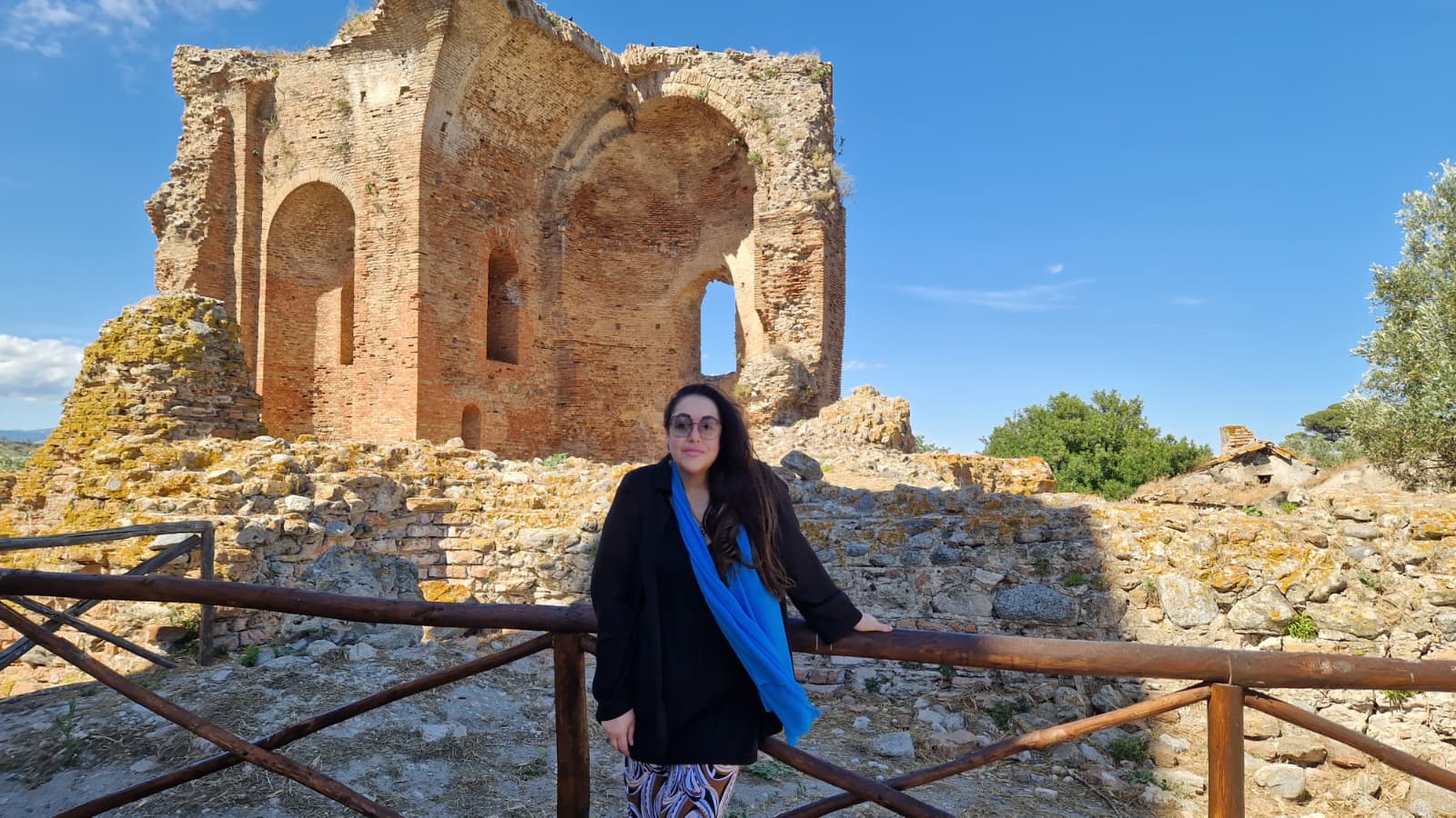 Il Mito Rivive a Scolacium: Armonie d’Arte 2026 Accende l’Estate con le Grandi Stelle del Teatro Greco