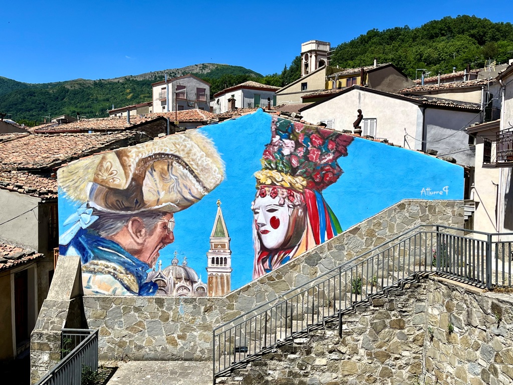 OSA Festival accende Alessandria del Carretto: la street art racconta le tradizioni del Pollino