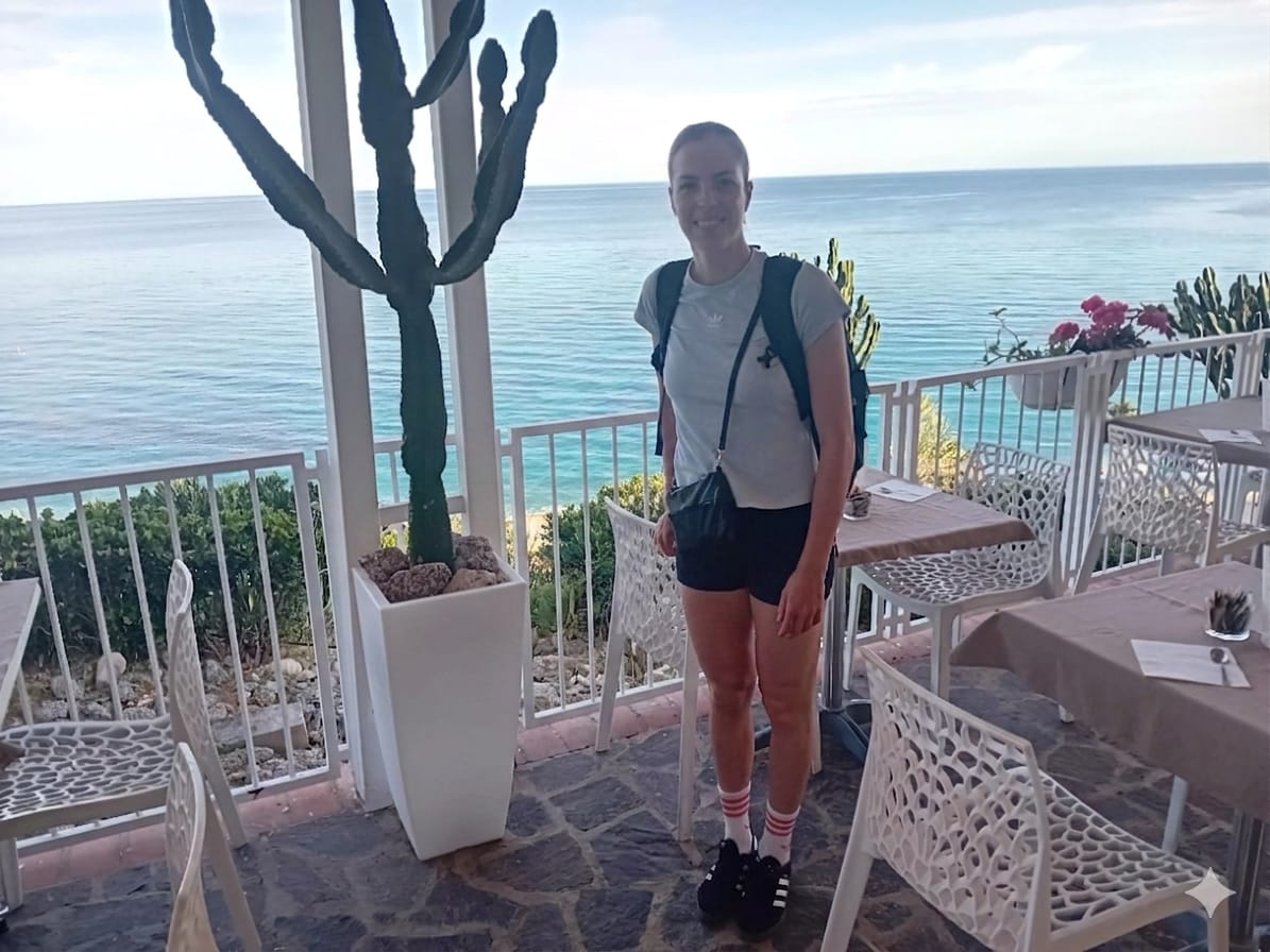 IL FASCINO DI TROPEA INCANTA LE STELLE: CAROLINA KOSTNER TRA ARTE, BELLEZZA E I SEGRETI DEL BORGO DEI VIP