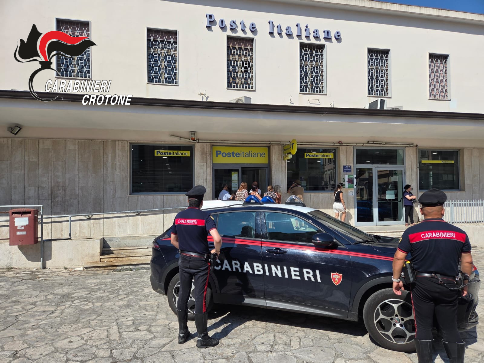 Crotone Sicura: i Carabinieri presidiano gli uffici postali per proteggere anziani e cittadini vulnerabili
