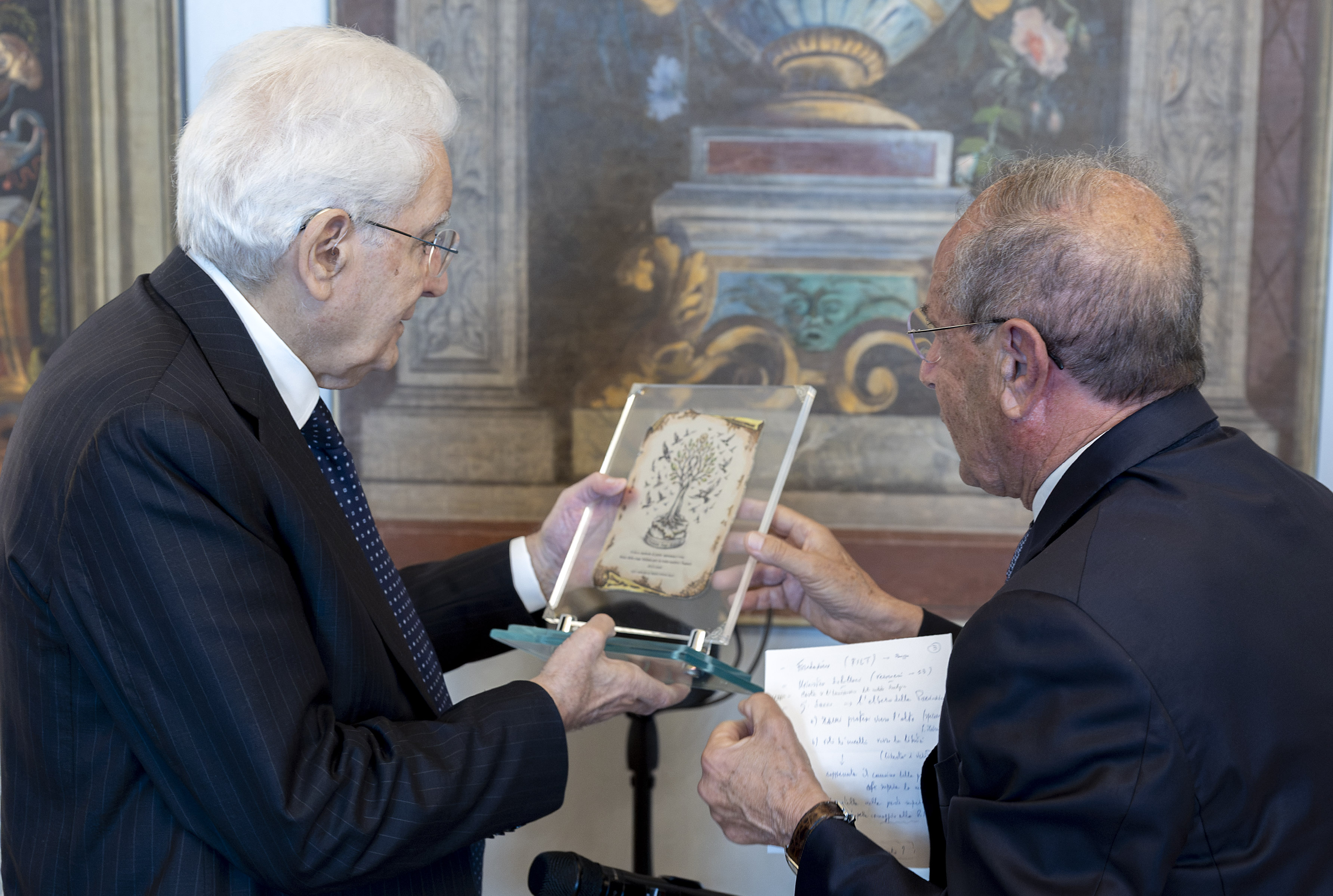 L’ARTE CHE PROTEGGE LA VITA: “L’ALBERO DELLA PREVENZIONE” DONATO AL PRESIDENTE MATTARELLA