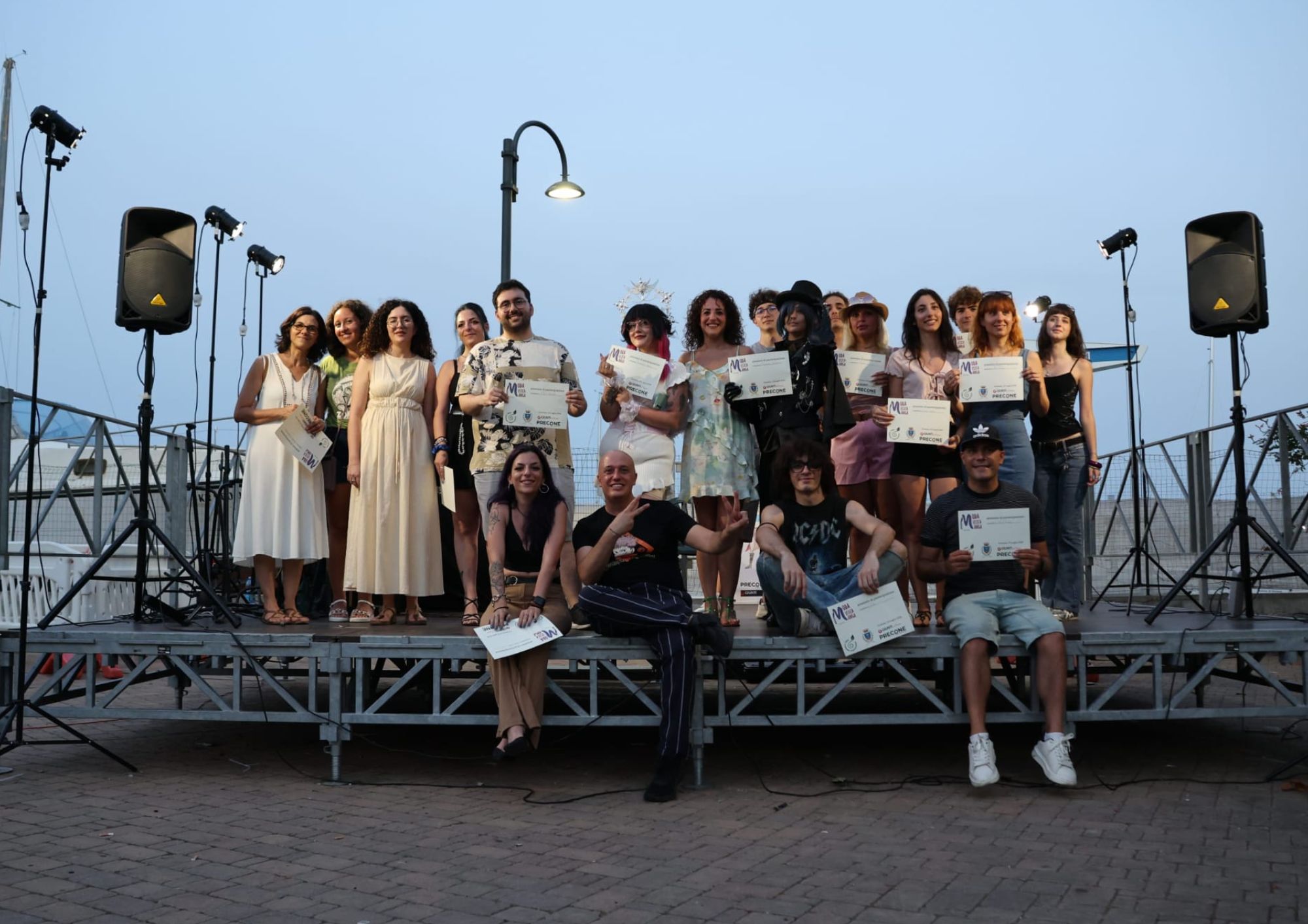 L'Arte Pop Accende Piazza Marinai d'Italia: Straordinario Successo a Crotone per "Moda, Musica e Manga"