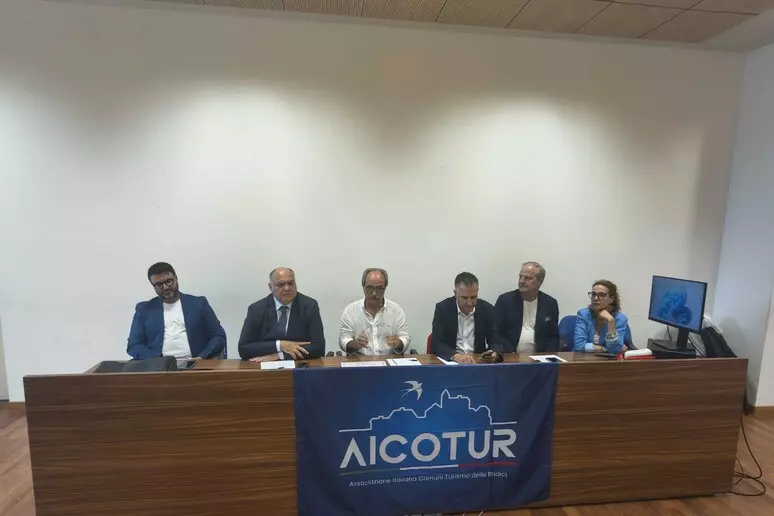 La Calabria chiama i suoi otto milioni di figli nel mondo: il turismo delle radici diventa una leva di sviluppo
