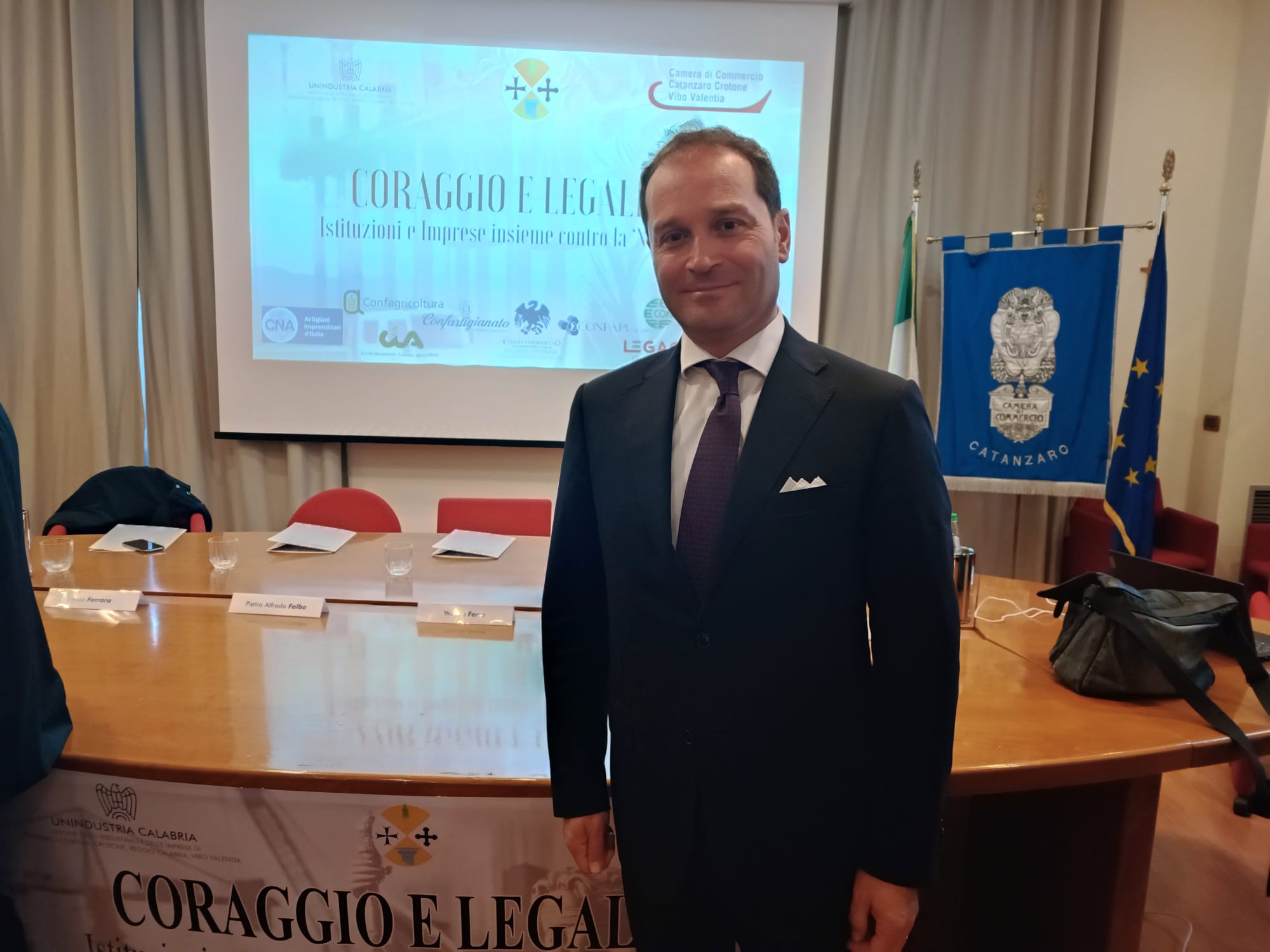 Raid nel cantiere di Schiavonea, distrutti i mezzi dell’azienda di Roberto Rugna: «Non ci fermeranno»