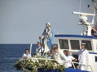 Soverato, la fede che naviga sul mare: la Madonna diventa memoria e identità