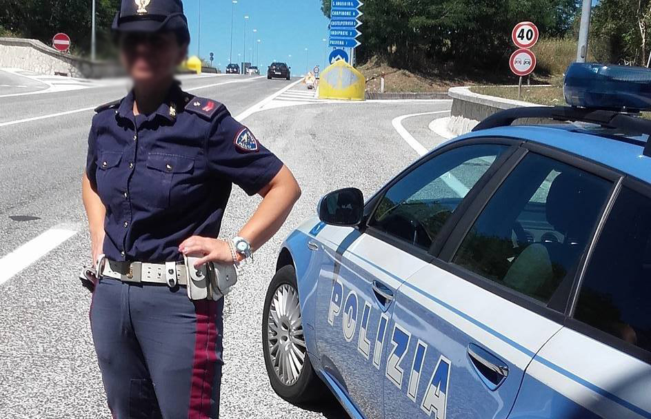 Controlli straordinari nel Crotonese, 740 persone identificate: denunce e sanzioni nei locali