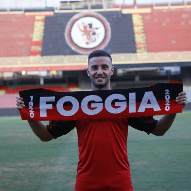 Crotone, Gallo verso l’addio: il centrocampista torna al Foggia