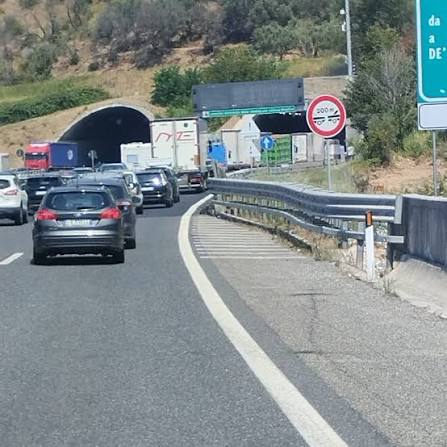 Esodo estivo, Calabria sotto pressione: traffico intenso sulle strade nel weekend prima di Ferragosto
