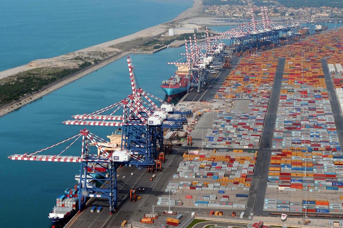Cocaina dal container, blitz al porto di Gioia Tauro: sequestrati 252 chili e arrestati due portuali