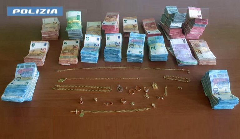Truffe agli anziani, arrestato sull’A1 con quasi 88mila euro e gioielli