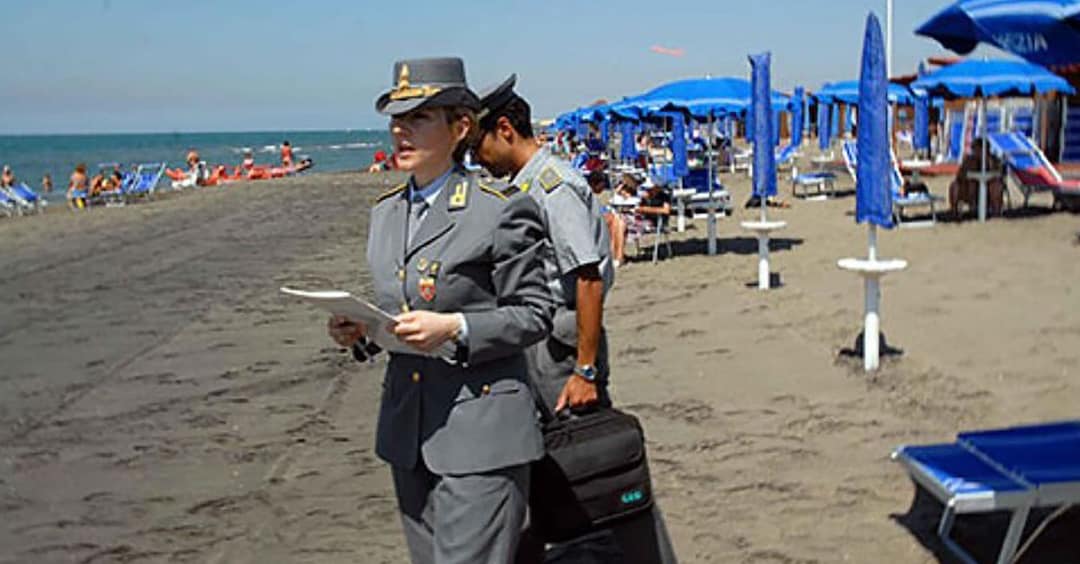 Controlli della Guardia di Finanza negli stabilimenti balneari: sanzioni e attività sospese