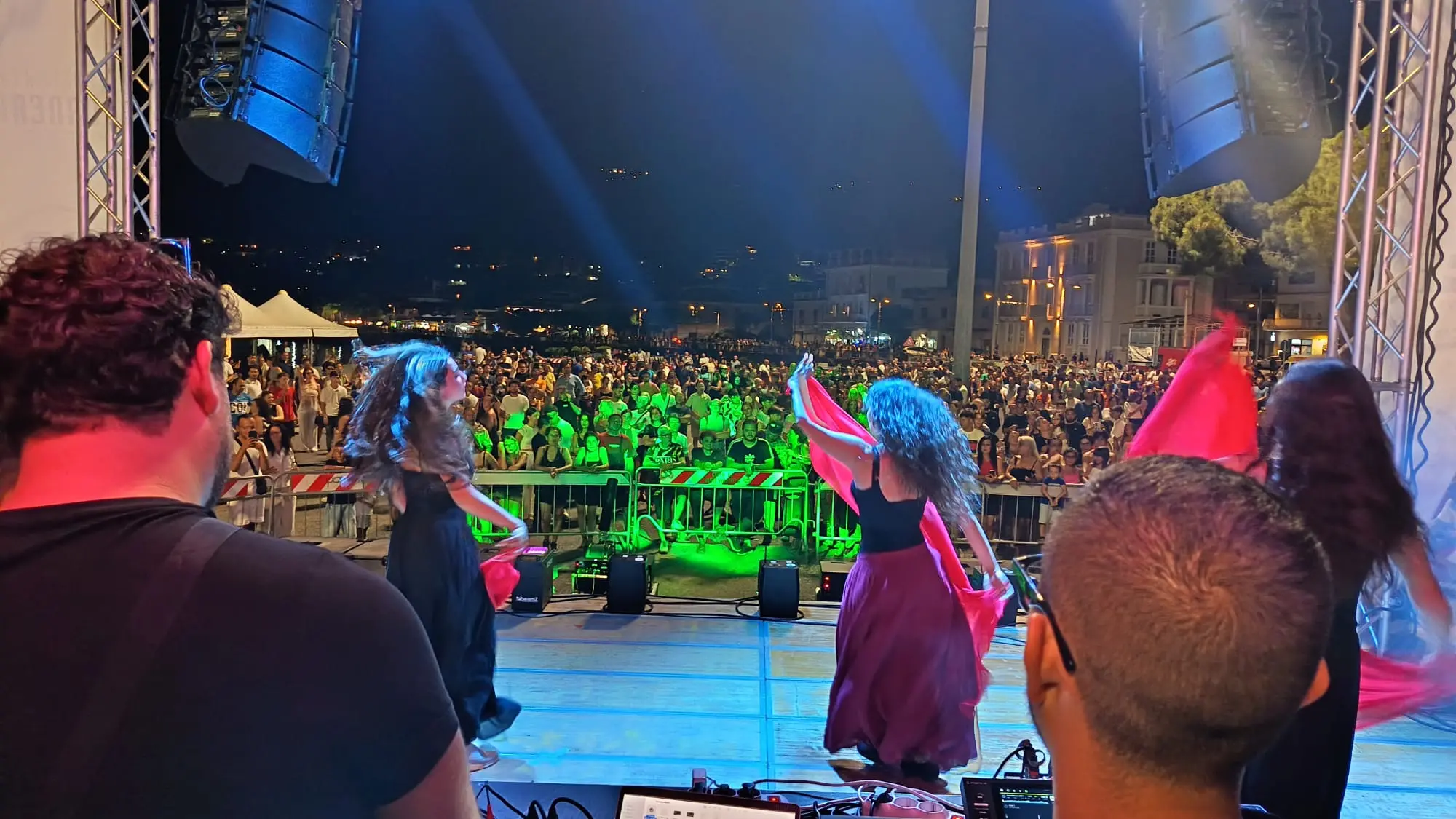 Vibo Marina, successo per “Calici sotto le stelle”: sul lungomare vino, musica e spettacolo