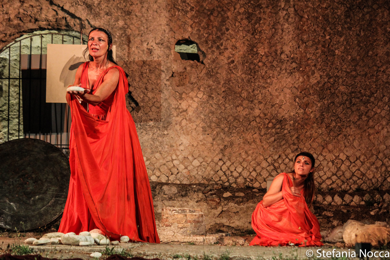 Soverato, il mito greco torna in scena: all’Orto Botanico “Antigone, Cassandra, Elena”